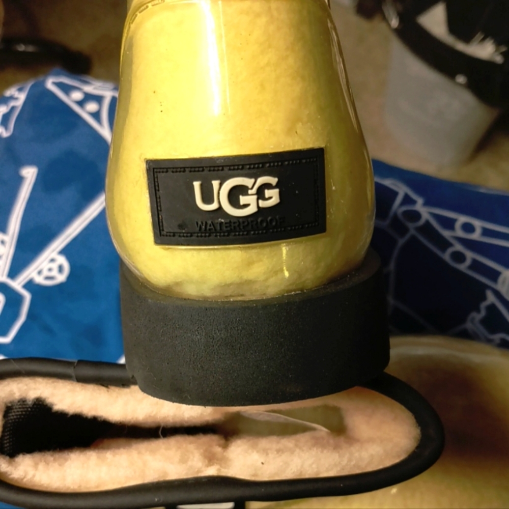 UGG RAIN BOOTS